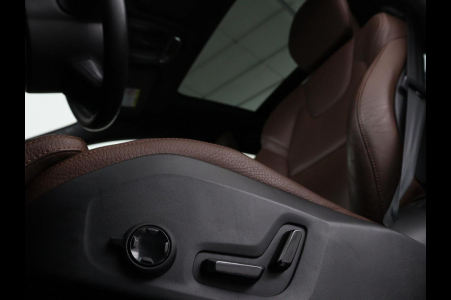 Volvo V60 Cross Country 2.0 B5 AWD Pro | Panoramadak | Head-Up | Leder | Stoelverwarming | Trekhaak | Adaptive cruise | Carplay | Navigatie | Keyless | Harman/Kardon
