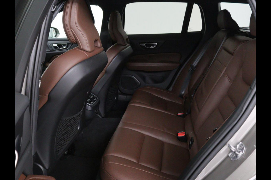 Volvo V60 Cross Country 2.0 B5 AWD Pro | Panoramadak | Head-Up | Leder | Stoelverwarming | Trekhaak | Adaptive cruise | Carplay | Navigatie | Keyless | Harman/Kardon