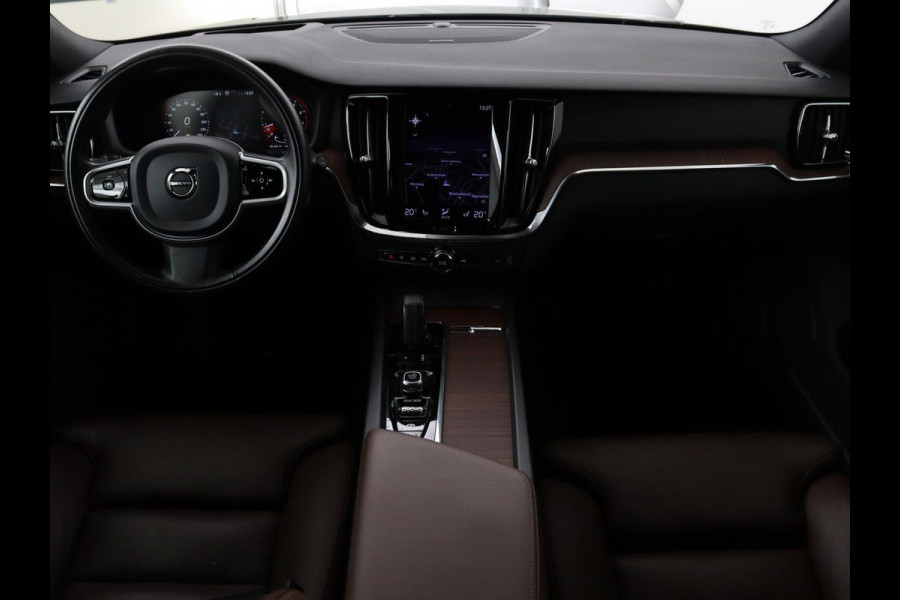 Volvo V60 Cross Country 2.0 B5 AWD Pro | Panoramadak | Head-Up | Leder | Stoelverwarming | Trekhaak | Adaptive cruise | Carplay | Navigatie | Keyless | Harman/Kardon