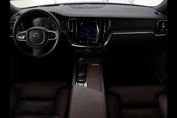 Volvo V60 Cross Country 2.0 B5 AWD Pro | Panoramadak | Head-Up | Leder | Stoelverwarming | Trekhaak | Adaptive cruise | Carplay | Navigatie | Keyless | Harman/Kardon