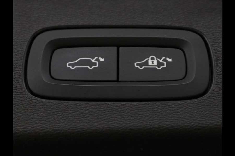 Volvo V60 Cross Country 2.0 B5 AWD Pro | Panoramadak | Head-Up | Leder | Stoelverwarming | Trekhaak | Adaptive cruise | Carplay | Navigatie | Keyless | Harman/Kardon