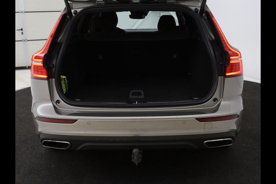 Volvo V60 Cross Country 2.0 B5 AWD Pro | Panoramadak | Head-Up | Leder | Stoelverwarming | Trekhaak | Adaptive cruise | Carplay | Navigatie | Keyless | Harman/Kardon