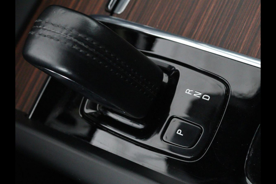 Volvo V60 Cross Country 2.0 B5 AWD Pro | Panoramadak | Head-Up | Leder | Stoelverwarming | Trekhaak | Adaptive cruise | Carplay | Navigatie | Keyless | Harman/Kardon