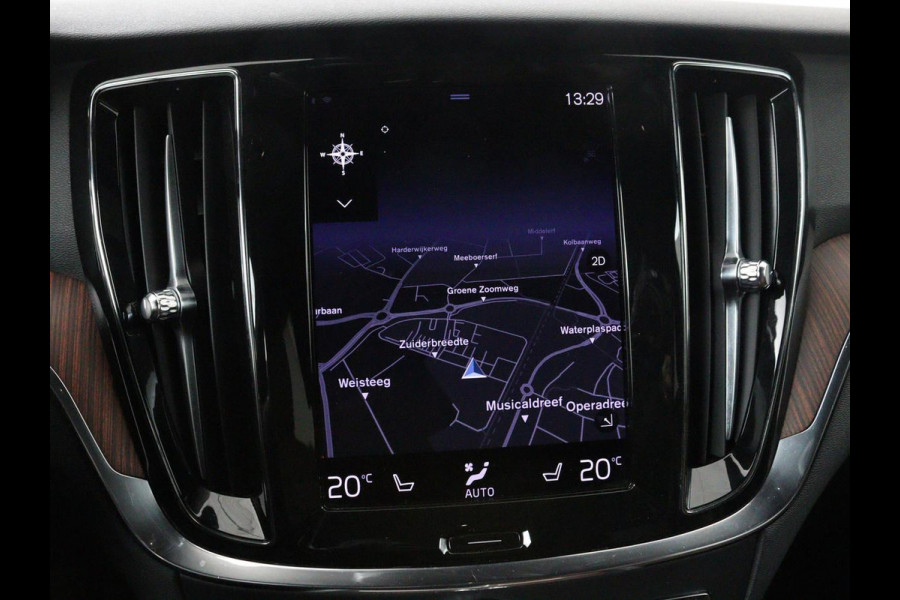 Volvo V60 Cross Country 2.0 B5 AWD Pro | Panoramadak | Head-Up | Leder | Stoelverwarming | Trekhaak | Adaptive cruise | Carplay | Navigatie | Keyless | Harman/Kardon