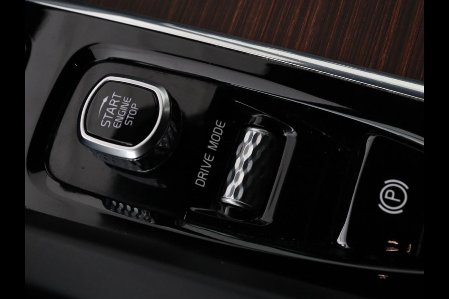 Volvo V60 Cross Country 2.0 B5 AWD Pro | Panoramadak | Head-Up | Leder | Stoelverwarming | Trekhaak | Adaptive cruise | Carplay | Navigatie | Keyless | Harman/Kardon