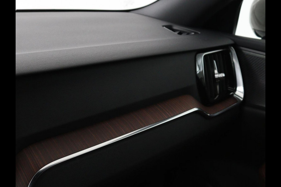 Volvo V60 Cross Country 2.0 B5 AWD Pro | Panoramadak | Head-Up | Leder | Stoelverwarming | Trekhaak | Adaptive cruise | Carplay | Navigatie | Keyless | Harman/Kardon