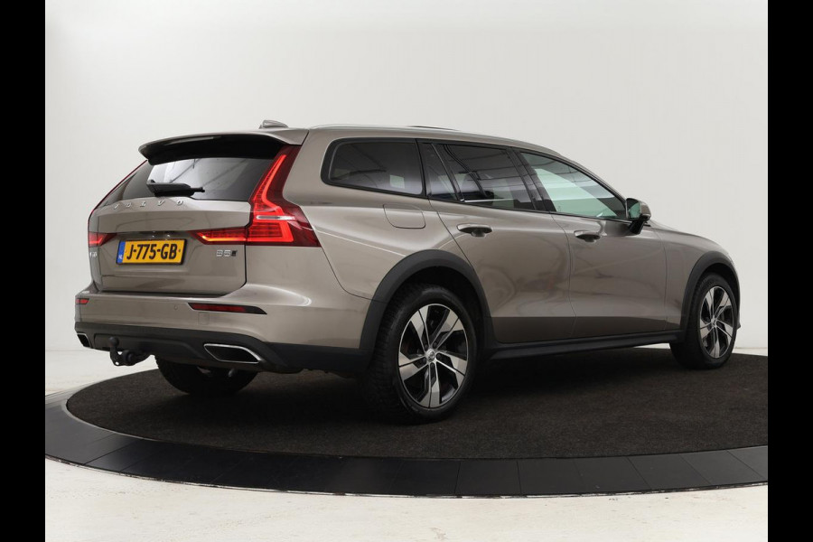 Volvo V60 Cross Country 2.0 B5 AWD Pro | Panoramadak | Head-Up | Leder | Stoelverwarming | Trekhaak | Adaptive cruise | Carplay | Navigatie | Keyless | Harman/Kardon