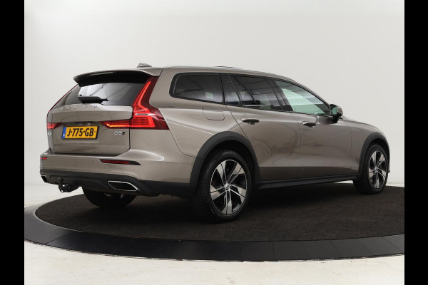 Volvo V60 Cross Country 2.0 B5 AWD Pro | Panoramadak | Head-Up | Leder | Stoelverwarming | Trekhaak | Adaptive cruise | Carplay | Navigatie | Keyless | Harman/Kardon