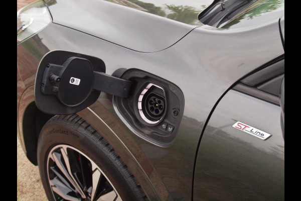Ford Kuga 2.5 PHEV ST-Line X | Panoramadak | 19 Inch | Camera | NL-Auto | B&O
