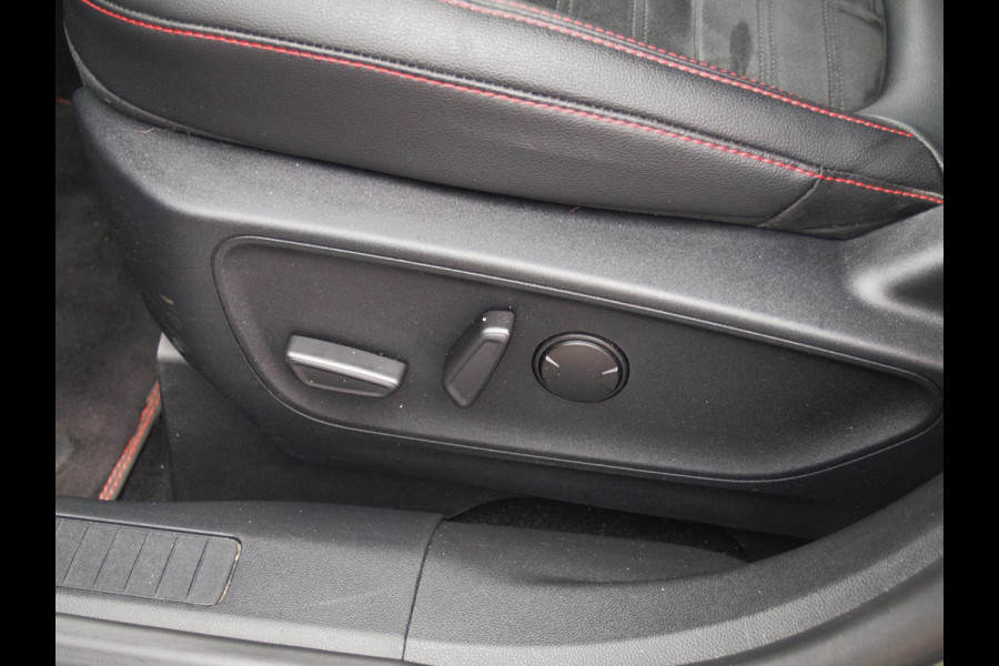 Ford Kuga 2.5 PHEV ST-Line X | Panoramadak | 19 Inch | Camera | NL-Auto | B&O