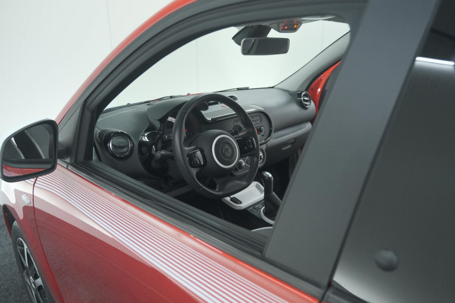 Renault Twingo SCe 70 Intens | Parkeersensoren | Cruise Control | Climate Control | 15 Inch Lichtmetalen Velgen