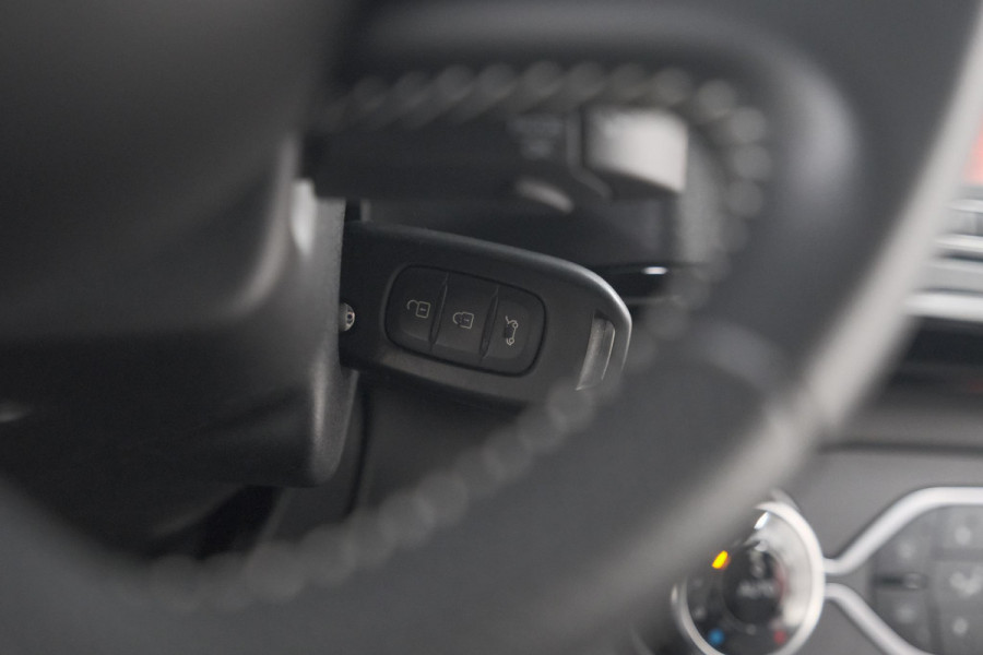 Renault Twingo SCe 70 Intens | Parkeersensoren | Cruise Control | Climate Control | 15 Inch Lichtmetalen Velgen