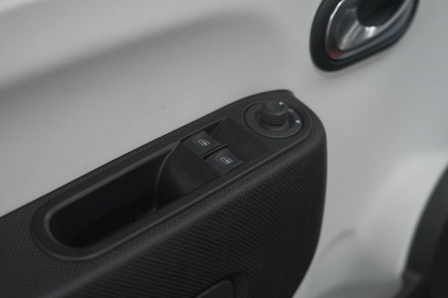 Renault Twingo SCe 70 Intens | Parkeersensoren | Cruise Control | Climate Control | 15 Inch Lichtmetalen Velgen