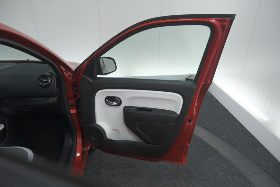 Renault Twingo SCe 70 Intens | Parkeersensoren | Cruise Control | Climate Control | 15 Inch Lichtmetalen Velgen