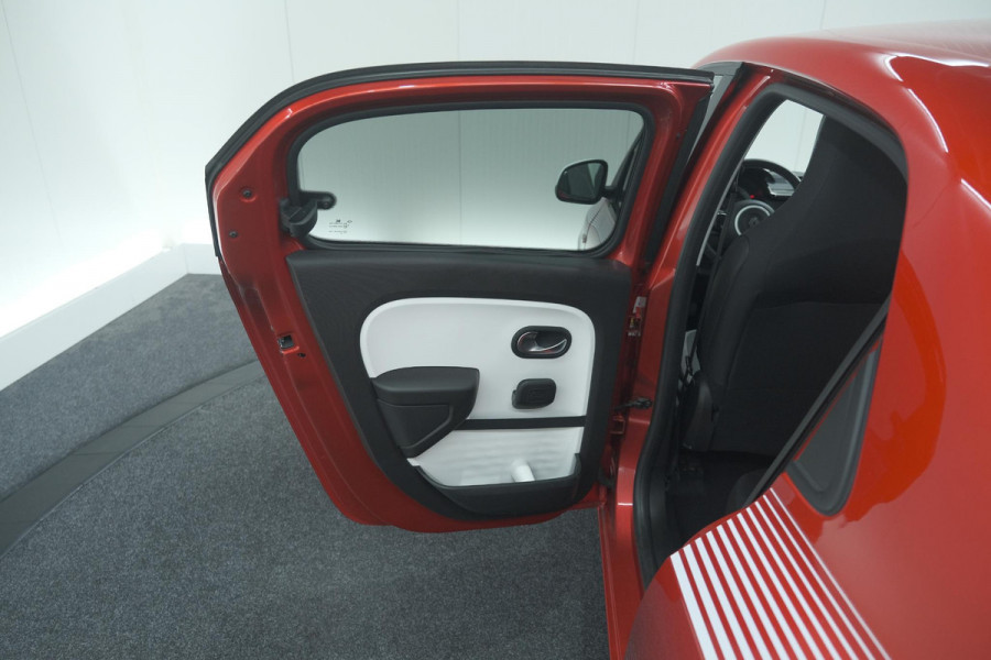 Renault Twingo SCe 70 Intens | Parkeersensoren | Cruise Control | Climate Control | 15 Inch Lichtmetalen Velgen