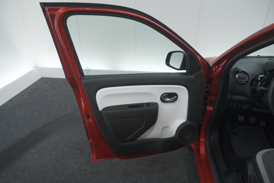 Renault Twingo SCe 70 Intens | Parkeersensoren | Cruise Control | Climate Control | 15 Inch Lichtmetalen Velgen