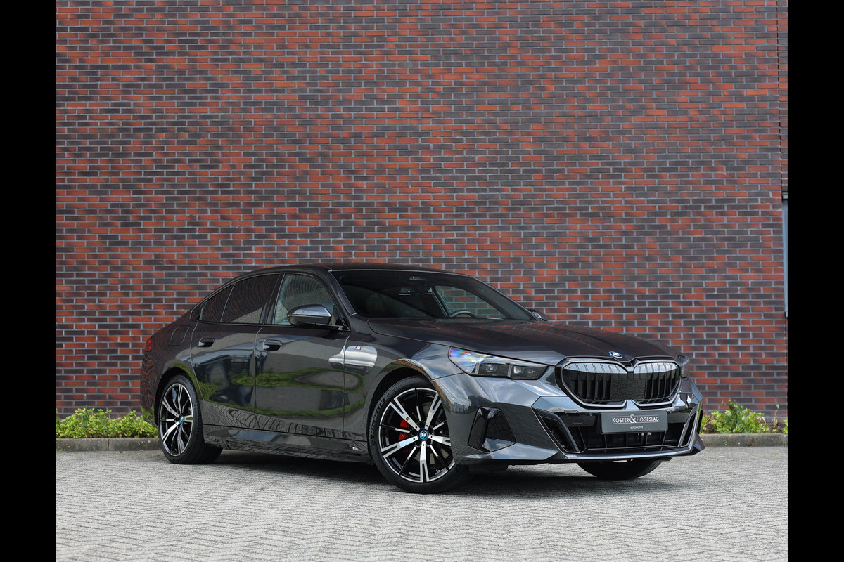 BMW 5 Serie 530e *M-Sport*Pano*Bow&Wil*Trekhaak* BMW 5 Serie 530e *M-Sport*Pano*Bow&Wil*Trekhaak*