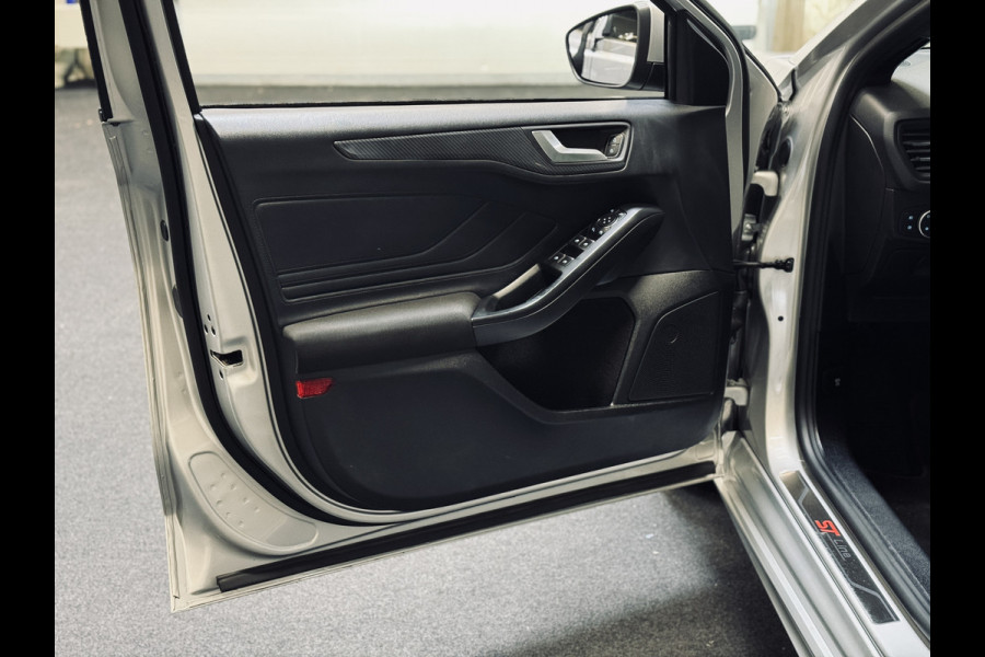 Ford Focus 1.0 EcoBoost ST Line | Panorama | Trekhaak | 1e Eig.