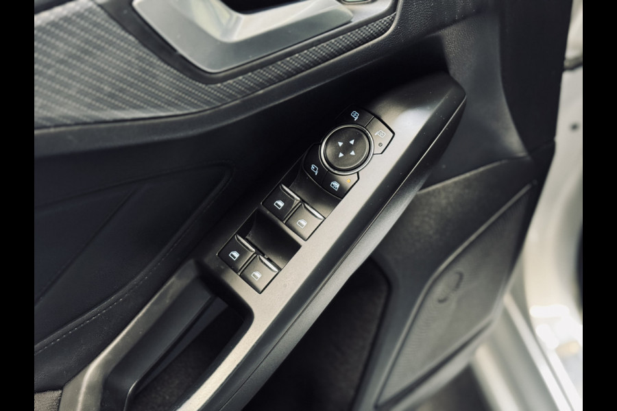 Ford Focus 1.0 EcoBoost ST Line | Panorama | Trekhaak | 1e Eig.