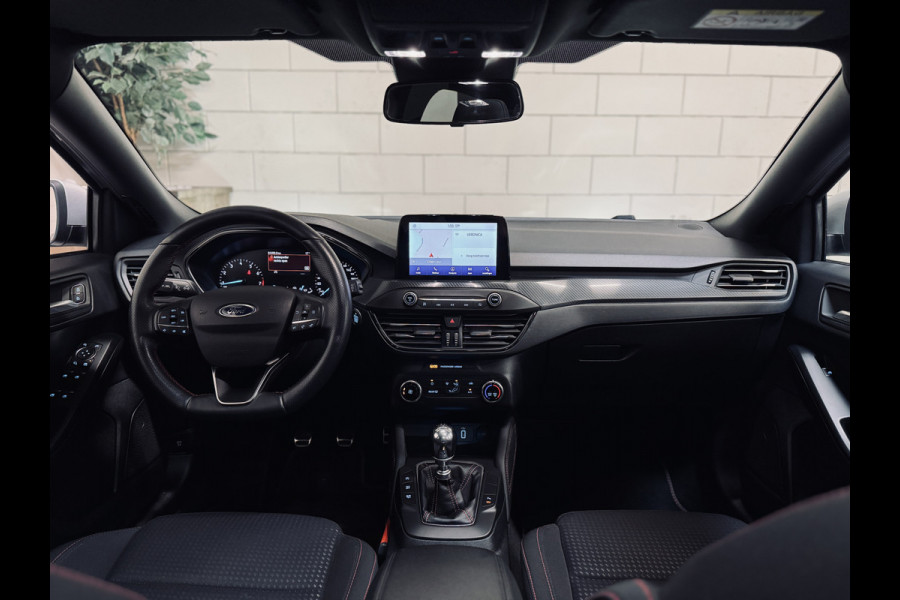Ford Focus 1.0 EcoBoost ST Line | Panorama | Trekhaak | 1e Eig.