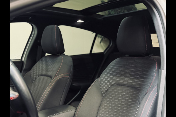 Ford Focus 1.0 EcoBoost ST Line | Panorama | Trekhaak | 1e Eig.