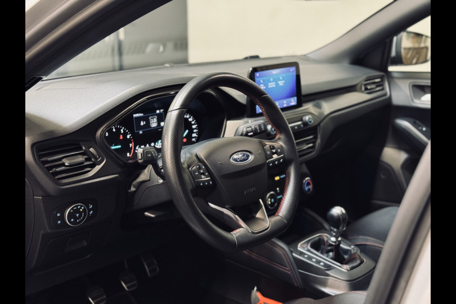 Ford Focus 1.0 EcoBoost ST Line | Panorama | Trekhaak | 1e Eig.