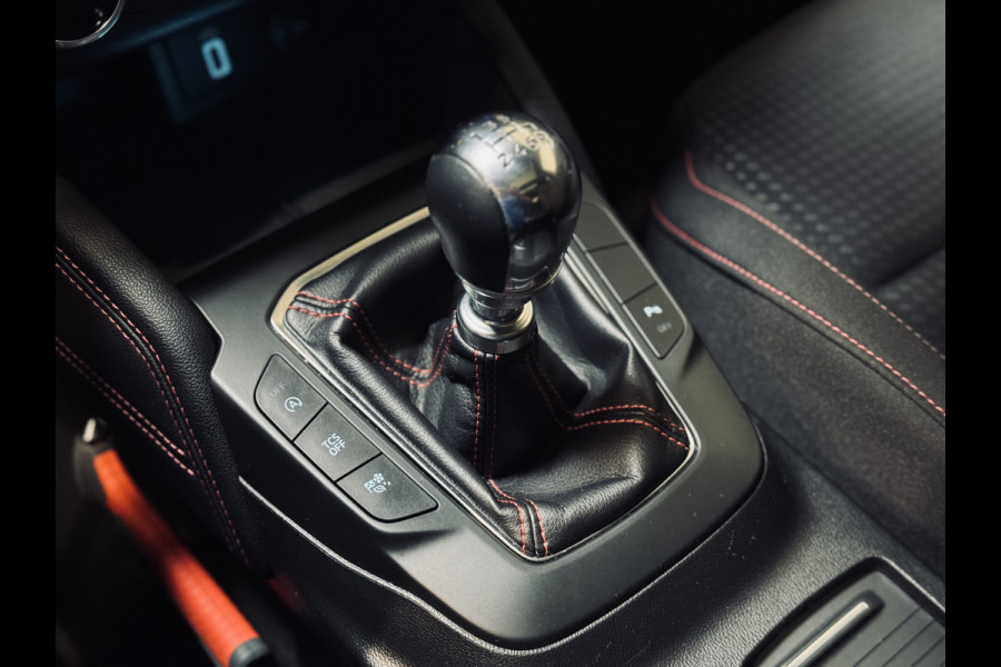 Ford Focus 1.0 EcoBoost ST Line | Panorama | Trekhaak | 1e Eig.