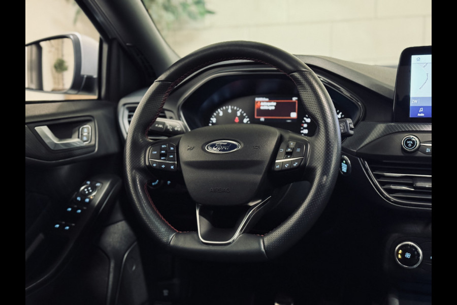 Ford Focus 1.0 EcoBoost ST Line | Panorama | Trekhaak | 1e Eig.