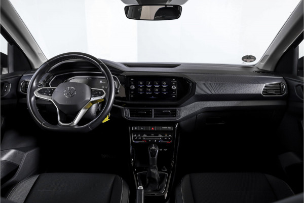 Volkswagen T-Cross 1.0 TSI Style 110 PK - Automaat | Dig.Cockpit | Adapt.Cruise |  Stoelverw. | PDC | Camera | App.Connect | ECC | Afn.Trekhaak | LM 18" |