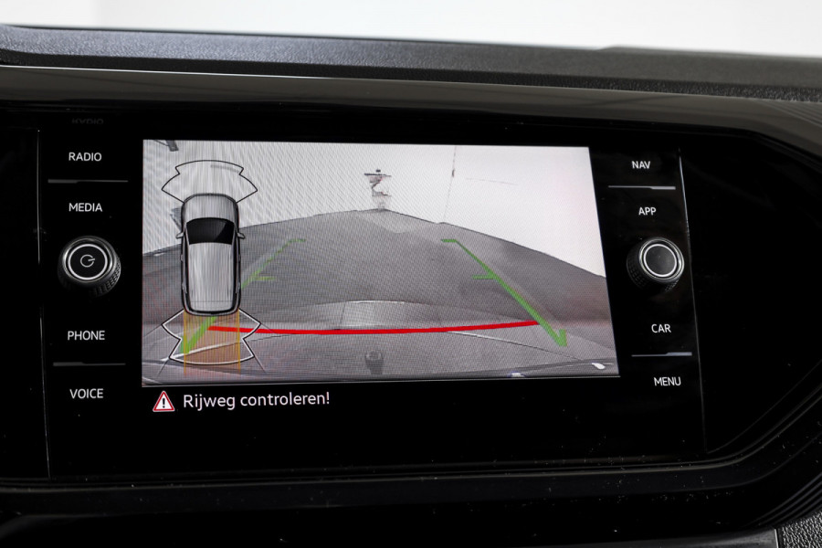 Volkswagen T-Cross 1.0 TSI Style 110 PK - Automaat | Dig.Cockpit | Adapt.Cruise |  Stoelverw. | PDC | Camera | App.Connect | ECC | Afn.Trekhaak | LM 18" |