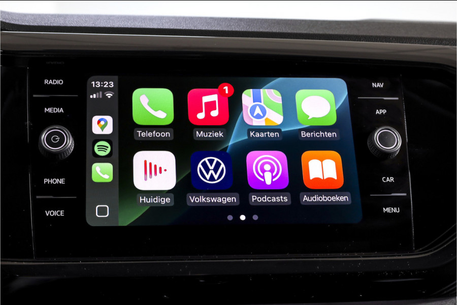 Volkswagen T-Cross 1.0 TSI Style 110 PK - Automaat | Dig.Cockpit | Adapt.Cruise |  Stoelverw. | PDC | Camera | App.Connect | ECC | Afn.Trekhaak | LM 18" |
