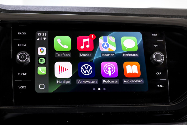 Volkswagen T-Cross 1.0 TSI Style 110 PK - Automaat | Dig.Cockpit | Adapt.Cruise |  Stoelverw. | PDC | Camera | App.Connect | ECC | Afn.Trekhaak | LM 18" |