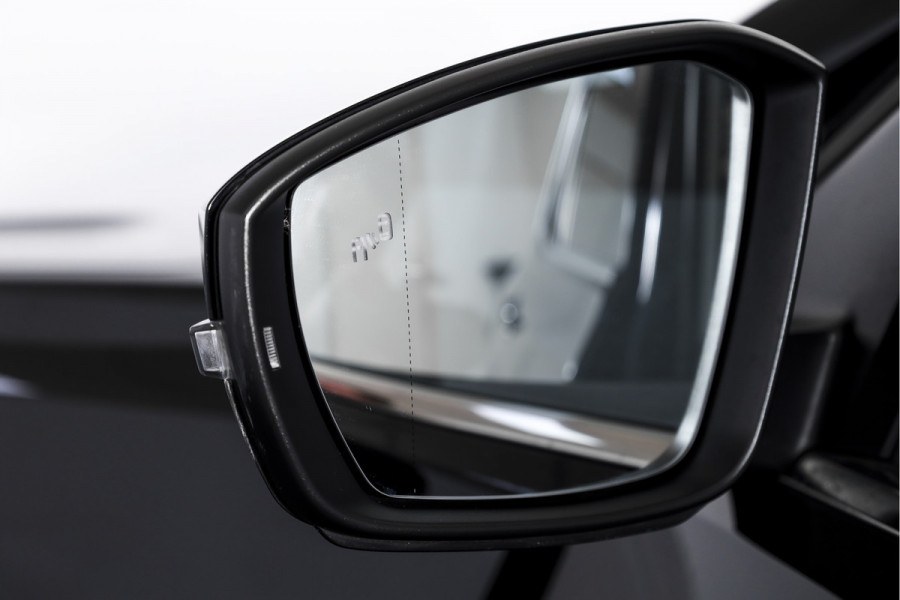 Volkswagen T-Cross 1.0 TSI Style 110 PK - Automaat | Dig.Cockpit | Adapt.Cruise |  Stoelverw. | PDC | Camera | App.Connect | ECC | Afn.Trekhaak | LM 18" |