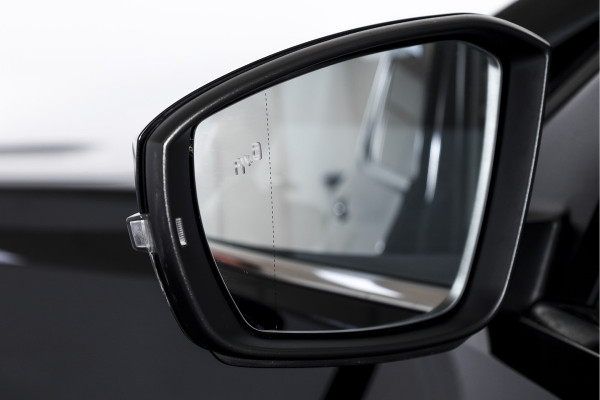 Volkswagen T-Cross 1.0 TSI Style 110 PK - Automaat | Dig.Cockpit | Adapt.Cruise |  Stoelverw. | PDC | Camera | App.Connect | ECC | Afn.Trekhaak | LM 18" |