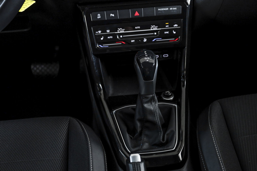 Volkswagen T-Cross 1.0 TSI Style 110 PK - Automaat | Dig.Cockpit | Adapt.Cruise |  Stoelverw. | PDC | Camera | App.Connect | ECC | Afn.Trekhaak | LM 18" |