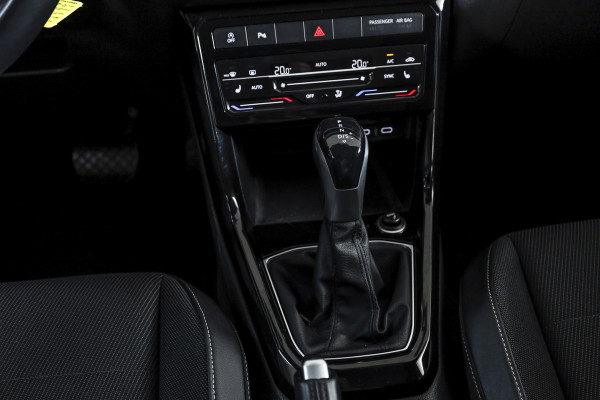 Volkswagen T-Cross 1.0 TSI Style 110 PK - Automaat | Dig.Cockpit | Adapt.Cruise |  Stoelverw. | PDC | Camera | App.Connect | ECC | Afn.Trekhaak | LM 18" |