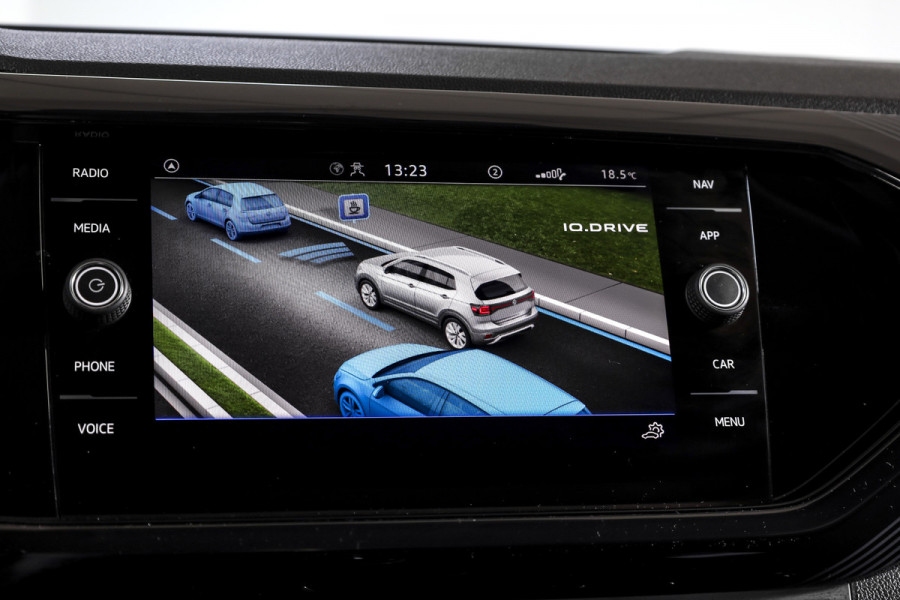 Volkswagen T-Cross 1.0 TSI Style 110 PK - Automaat | Dig.Cockpit | Adapt.Cruise |  Stoelverw. | PDC | Camera | App.Connect | ECC | Afn.Trekhaak | LM 18" |