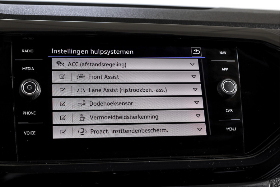 Volkswagen T-Cross 1.0 TSI Style 110 PK - Automaat | Dig.Cockpit | Adapt.Cruise |  Stoelverw. | PDC | Camera | App.Connect | ECC | Afn.Trekhaak | LM 18" |