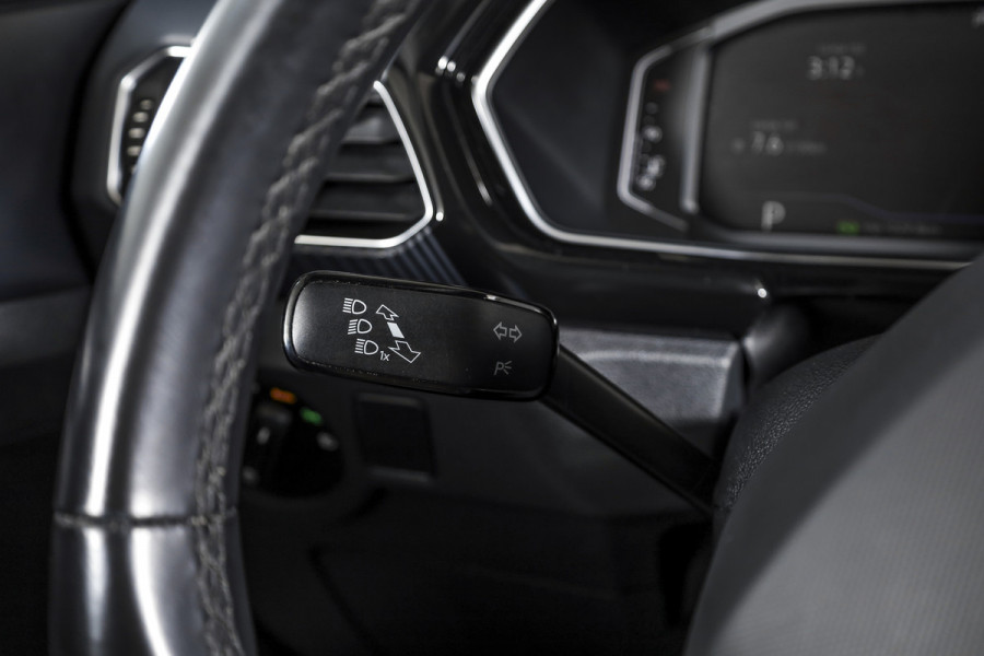 Volkswagen T-Cross 1.0 TSI Style 110 PK - Automaat | Dig.Cockpit | Adapt.Cruise |  Stoelverw. | PDC | Camera | App.Connect | ECC | Afn.Trekhaak | LM 18" |