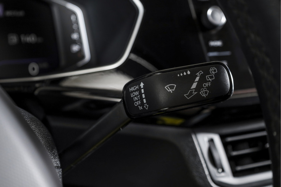 Volkswagen T-Cross 1.0 TSI Style 110 PK - Automaat | Dig.Cockpit | Adapt.Cruise |  Stoelverw. | PDC | Camera | App.Connect | ECC | Afn.Trekhaak | LM 18" |
