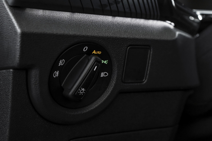 Volkswagen T-Cross 1.0 TSI Style 110 PK - Automaat | Dig.Cockpit | Adapt.Cruise |  Stoelverw. | PDC | Camera | App.Connect | ECC | Afn.Trekhaak | LM 18" |
