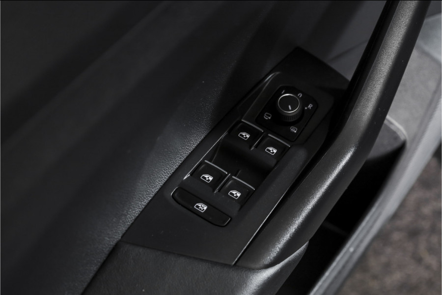 Volkswagen T-Cross 1.0 TSI Style 110 PK - Automaat | Dig.Cockpit | Adapt.Cruise |  Stoelverw. | PDC | Camera | App.Connect | ECC | Afn.Trekhaak | LM 18" |