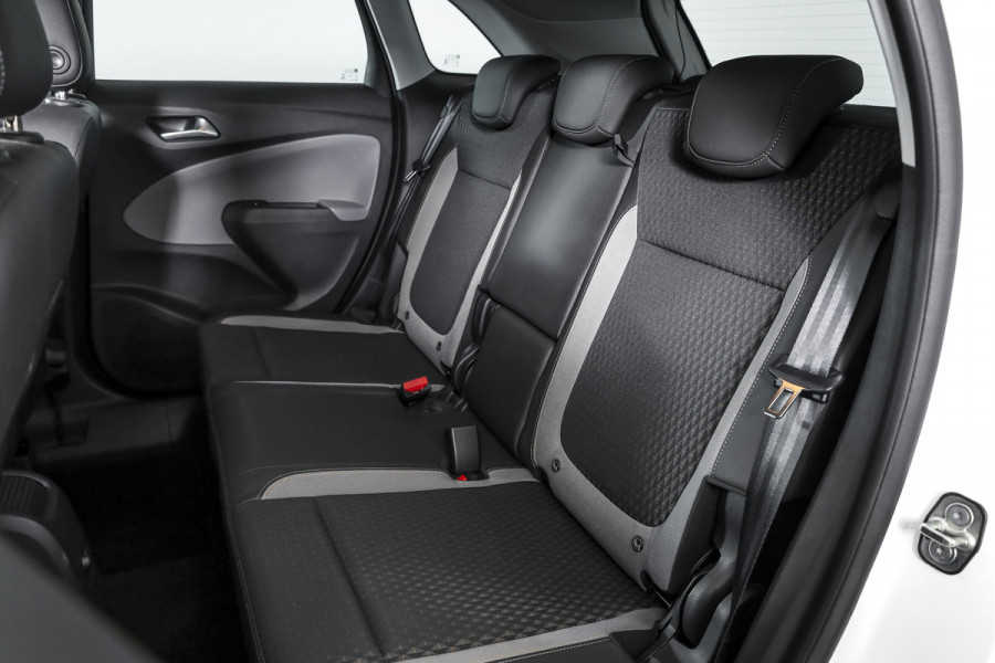Opel Crossland X 1.2 83 PK Edition | Cruise | Stoel-+Stuurverw. | Afn.Trekhaak | PDC | App.Connect | Auto.Airco | LM 16" |