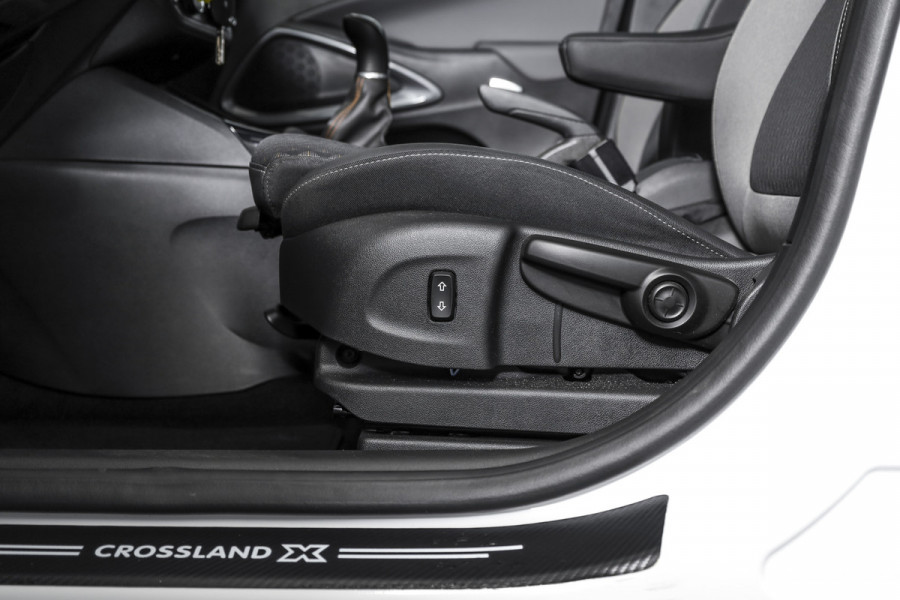 Opel Crossland X 1.2 83 PK Edition | Cruise | Stoel-+Stuurverw. | Afn.Trekhaak | PDC | App.Connect | Auto.Airco | LM 16" |