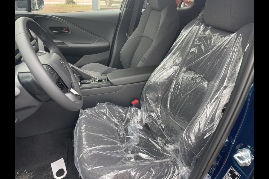 Toyota C-HR 2.0 Plug-in Hybrid 220 Dynamic | Stoel en stuur verwarming | Parkeersensoren voor en achter | Apple Carplay & AndroidAUTO | Naviagtie