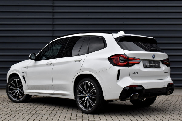 BMW X3 xDrive30e M Sport | Panoramadak | 21'' Velgen | Camera | CarPlay | Head-Up | Stoelverwarming | Sfeerverlichting |