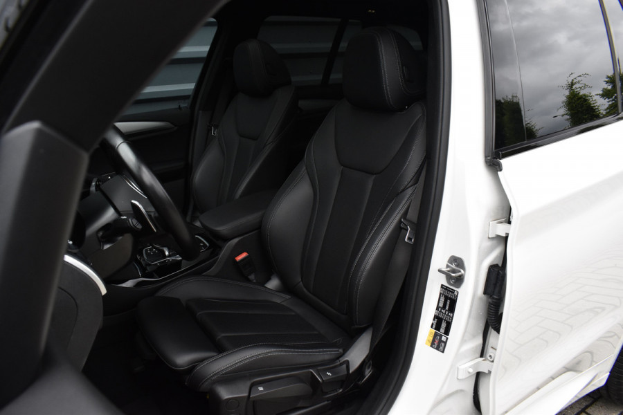 BMW X3 xDrive30e M Sport | Panoramadak | 21'' Velgen | Camera | CarPlay | Head-Up | Stoelverwarming | Sfeerverlichting |