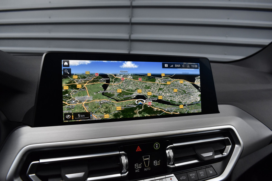 BMW X3 xDrive30e M Sport | Panoramadak | 21'' Velgen | Camera | CarPlay | Head-Up | Stoelverwarming | Sfeerverlichting |