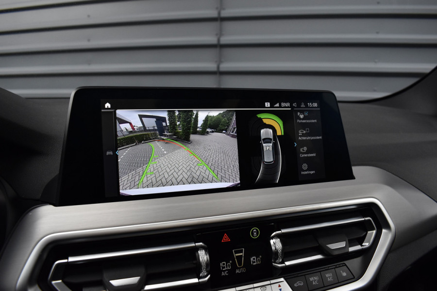BMW X3 xDrive30e M Sport | Panoramadak | 21'' Velgen | Camera | CarPlay | Head-Up | Stoelverwarming | Sfeerverlichting |