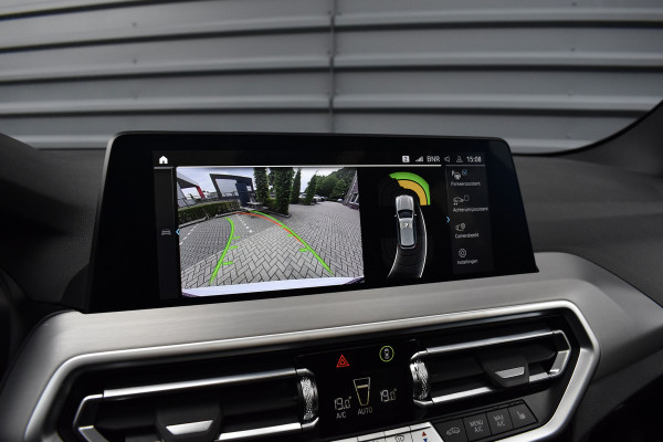 BMW X3 xDrive30e M Sport | Panoramadak | 21'' Velgen | Camera | CarPlay | Head-Up | Stoelverwarming | Sfeerverlichting |